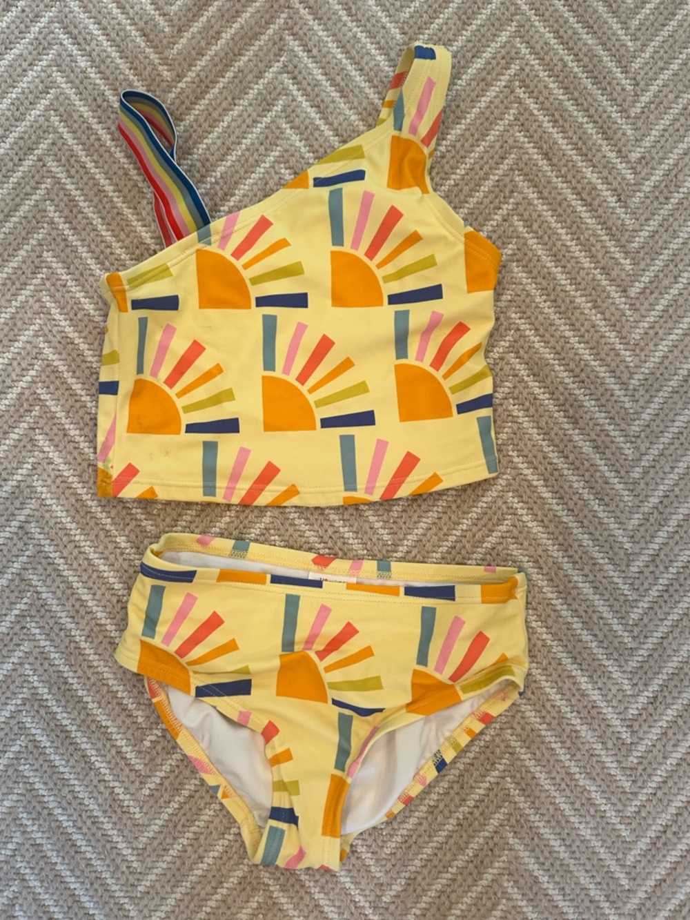 Hanna Andersson Yellow Sunburst Two-Piece Swim Set with Multicolor Straps Size 5